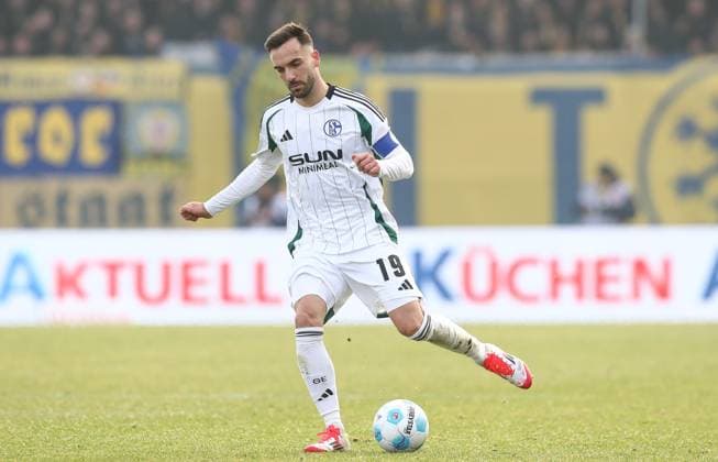 18.01.2025, xtgx, Fussball - 2.Bundesliga, Eintracht Braunschweig - FC Schalke 04 emspor, v.l. Kenan Karaman (Schalke, 19) Freisteller, Einzelbild, Ganzkoerper, single frame (DFL DFB REGULATIONS PROHIBIT ANY USE OF PHOTOGRAPHS as IMAGE SEQUENCES and or QUASI-VIDEO) Braunschweig