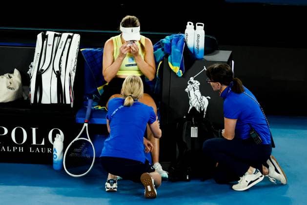 January 18, 2025: MELBOURNE, AUSTRALIA - JANUARY 18: Danielle Collins of USA has a medical timeout whilst playing Madison Keys of USA on day seven of the 2025 Australian Open at Melbourne Park on January 18, 2025 in Melbourne, Australia. - ZUMAp121 20250118_zsp_p121_175 Copyright: xChrisxPutnamx