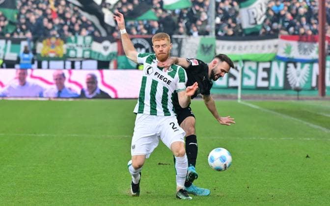 18.01.2025 - Fussball - Saison 2024 2025 - 2. Fussball - Bundesliga - 18. Spieltag: SC Preußen Preussen Münster SCP - SpVgg Greuther Fürth ( Kleeblatt ) - Sportfoto Zink MeZi - xmexzix - DFL regulations prohibit any use of photographs as image sequences and or quasi-video - only for editorial use - Mikkel Kirkeskov Andersen (2, Preußen Münster ) Simon Asta (2, SpVgg Greuther Fürth, rechts )