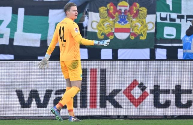 18.01.2025 - Fussball - Saison 2024 2025 - 2. Fussball - Bundesliga - 18. Spieltag: SC Preußen Preussen Münster SCP - SpVgg Greuther Fürth ( Kleeblatt ) - Sportfoto Zink - xwoxzix - DFL regulations prohibit any use of photographs as image sequences and or quasi-video - only for editorial use - Moritz Schulze (42, SpVgg Greuther Fürth )