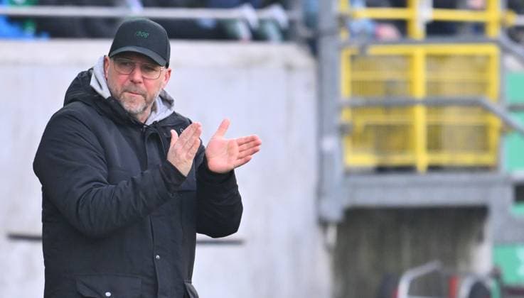 18.01.2025 - Fussball - Saison 2024 2025 - 2. Fussball - Bundesliga - 18. Spieltag: SC Preußen Preussen Münster SCP - SpVgg Greuther Fürth ( Kleeblatt ) - Sportfoto Zink - xwoxzix - DFL regulations prohibit any use of photographs as image sequences and or quasi-video - only for editorial use - Sascha Hildmann (Trainer Preußen Münster ) applaudiert klatscht