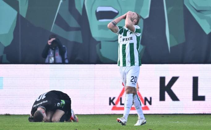 Sport Bilder des Tages 18.01.2025 - Fussball - Saison 2024 2025 - 2. Fussball - Bundesliga - 18. Spieltag: SC Preußen Preussen Münster SCP - SpVgg Greuther Fürth ( Kleeblatt ) - Sportfoto Zink - xwoxzix - DFL regulations prohibit any use of photographs as image sequences and or quasi-video - only for editorial use - Jorrit Hendrix (20, Preußen Münster ) verzweifelt Verzweiflung