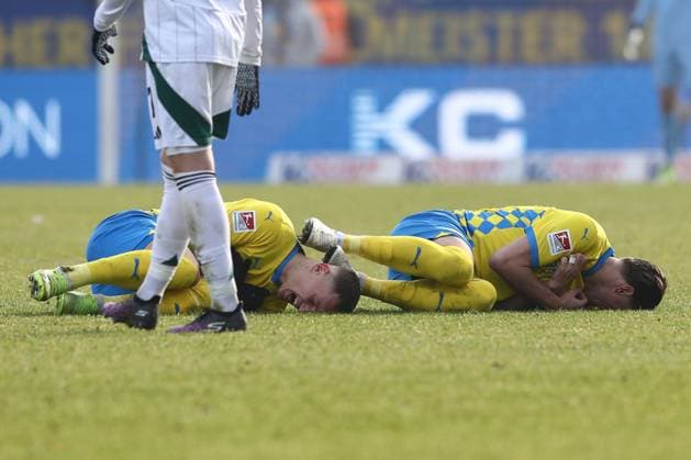 Sport Themen der Woche KW03 Sport Bilder des Tages 18.01.2025, xtgx, Fussball - 2.Bundesliga, Eintracht Braunschweig - FC Schalke 04 emspor, v.l. (DFL DFB REGULATIONS PROHIBIT ANY USE OF PHOTOGRAPHS as IMAGE SEQUENCES and or QUASI-VIDEO) Braunschweig *** 18 01 2025, xtgx, Soccer 2 Bundesliga, Eintracht Braunschweig FC Schalke 04 emspor, v l DFL DFB REGULATIONS PROHIBIT ANY USE OF PHOTOGRAPHS as IMAGE SEQUENCES and or QUASI VIDEO Braunschweig