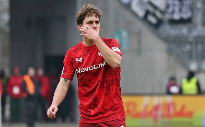18.01.2025, xmohx, Fussball 2.Bundesliga, 1.FC Kaiserslautern - SSV Ulm 1846 Fußball emspor, v.l. Enttäuschter Florian Kleinhansl (Kaiserslautern) (DFL DFB REGULATIONS PROHIBIT ANY USE OF PHOTOGRAPHS as IMAGE SEQUENCES and or QUASI-VIDEO) Kaiserslautern