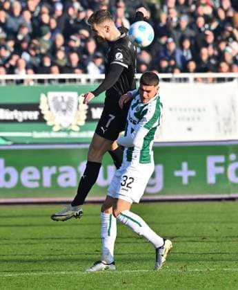 18.01.2025 - Fussball - Saison 2024 2025 - 2. Fussball - Bundesliga - 18. Spieltag: SC Preußen Preussen Münster SCP - SpVgg Greuther Fürth ( Kleeblatt ) - Sportfoto Zink - xwoxzix - DFL regulations prohibit any use of photographs as image sequences and or quasi-video - only for editorial use - Dennis Srbeny (7, SpVgg Greuther Fürth ) Luca Bazzoli (32, Preußen Münster )