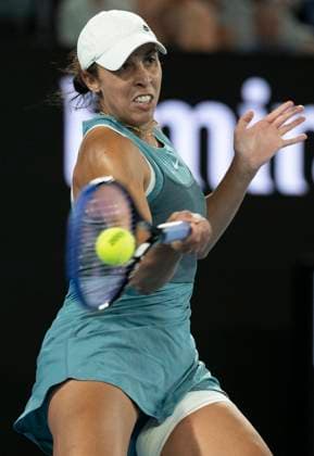 (250118) -- MELBOURNE, Jan. 18, 2025 -- Madison Keys hits a return during the women s singles 3rd round match between Madison Keys of the United States and Danielle Collins of the United States at Australian Open tennis tournament in Melbourne, Australia, Jan. 18, 2025. ) (SP)AUSTRALIA-MELBOURNE-TENNIS-AUSTRALIAN OPEN-DAY 7 LuixSiuxWai 