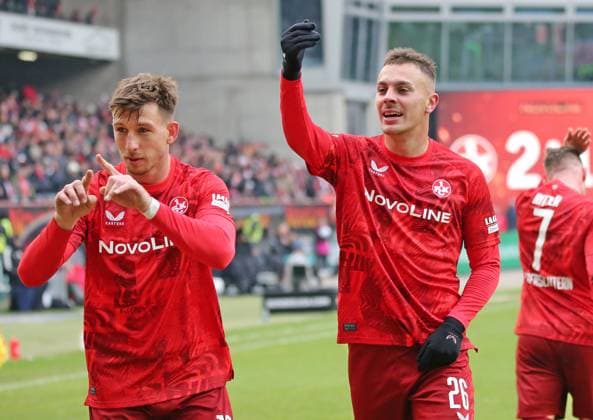 18.01.2025, xmohx, Fussball 2.Bundesliga, 1.FC Kaiserslautern - SSV Ulm 1846 Fußball emspor, v.l. Daniel Hanslik und Filip Kaloc (Kaiserslautern) bejubeln das 2-1 (DFL DFB REGULATIONS PROHIBIT ANY USE OF PHOTOGRAPHS as IMAGE SEQUENCES and or QUASI-VIDEO) Kaiserslautern