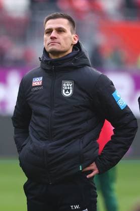Trainer Thomas Woerle (Ulm) ist enttaeuscht 1. FC Kaiserslautern vs SSV Ulm, Fussball, 2. Bundesliga, 18.01.2025 DFL REGULATIONS PROHIBIT ANY USE OF PHOTOGRAPHS AS IMAGE SEQUENCES AND OR QUASI-VIDEO 1. FC Kaiserslautern vs SSV Ulm, Fussball, 2. Bundesliga, 17.01.2025 Kaiserslautern