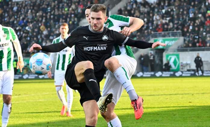 18.01.2025 - Fussball - Saison 2024 2025 - 2. Fussball - Bundesliga - 18. Spieltag: SC Preußen Preussen Münster SCP - SpVgg Greuther Fürth ( Kleeblatt ) - Sportfoto Zink - xwoxzix - DFL regulations prohibit any use of photographs as image sequences and or quasi-video - only for editorial use - Dennis Srbeny (7, SpVgg Greuther Fürth ) Torge Paetow (16, Preußen Münster )