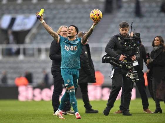 Bilder des Jahres 2025, Sport 01 Januar Sport Themen der Woche KW03 Sport Bilder des Tages Justin Kluivert of Bournemouth with his hat-trick ball and man of the match award Newcastle United v AFC Bournemouth, Premier League, Football, St James Park, Newcastle, UK - 18 Jan 2025 EDITORIAL USE ONLY No use with unauthorised audio, video, data, fixture lists, club league logos or live services. Online in-match use limited to 120 images, no video emulation. No use in betting, games or single club league player publications.  Copyright: xRichardxLee Shutterstockx 15105060bp