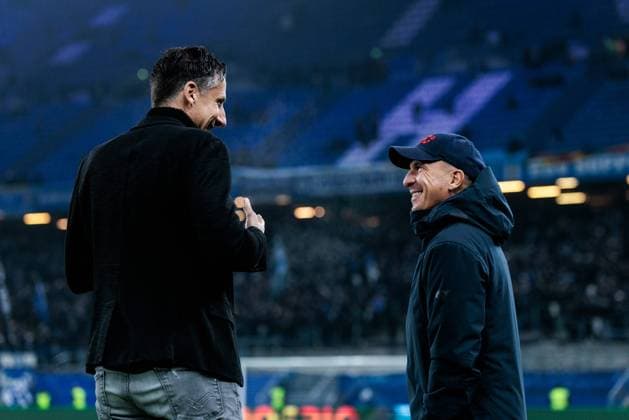 2. Fussball Bundesliga: Hamburger SV - 1. FC Köln; 18.01.2025 Dr. Christian Keller (Geschäftsführer 1. FC Köln) und Gerhard Struber (Trainer 1. FC Köln) unterhalten sich lachend während der Platzbegehung 2. Fussball Bundesliga: Hamburger SV - 1. FC Köln, Hamburg, Volksparkstadion am 18.01.2025 DFL REGULATIONS PROHIBIT ANY USE OF PHOTOGRAPHS AS IMAGE SEQUENCES AND OR QUASI-VIDEO. *** 2 Soccer Bundesliga Hamburger SV 1 FC Köln 18 01 2025 Dr Christian Keller Managing Director 1 FC Köln and Gerhard Struber Coach 1 FC Köln laughing during the pitch inspection 2 Soccer Bundesliga Hamburger SV 1 FC Köln, Hamburg, Volksparkstadion on 18 01 2025 DFL REGULATIONS PROHIBIT ANY USE OF PHOTOGRAPHS AS IMAGE SEQUENCES AND OR QUASI VIDEO Copyright: xBEAUTIFULxSPORTS Wunderlx