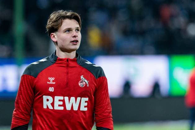 2. Fussball Bundesliga: Hamburger SV - 1. FC Köln; 18.01.2025 Jonas Urbig (1. FC Köln, 40) nach dem Warm Up 2. Fussball Bundesliga: Hamburger SV - 1. FC Köln, Hamburg, Volksparkstadion am 18.01.2025 DFL REGULATIONS PROHIBIT ANY USE OF PHOTOGRAPHS AS IMAGE SEQUENCES AND OR QUASI-VIDEO. Copyright: xBEAUTIFULxSPORTS Wunderlx