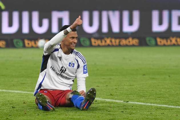 GER; 2. FBL,, Hamburger SV vs 1.FC Koeln 18.01.2025, Volksparkstadion, Hamburg, GER; 2. FBL, Hamburger SV vs 1.FC Koeln im Bild Davie Selke (Hamburg 27) verschiesst eine Torchance und zeigt dem zuspielenden Spieler den Daumen nach oben nordphotoxGmbH xWitke nph00002