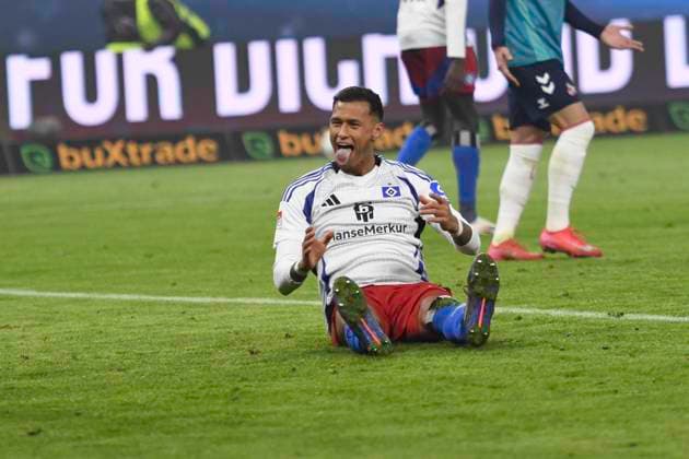 GER; 2. FBL,, Hamburger SV vs 1.FC Koeln 18.01.2025, Volksparkstadion, Hamburg, GER; 2. FBL, Hamburger SV vs 1.FC Koeln im Bild Davie Selke (Hamburg 27) verschiesst eine Torchance und regt sich auf