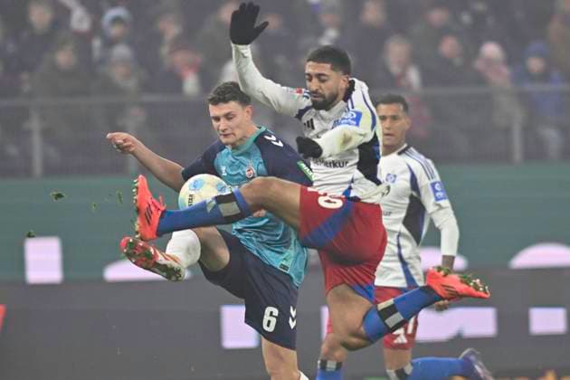 Sport Bilder des Tages GER; 2. FBL,, Hamburger SV vs 1.FC Koeln 18.01.2025, Volksparkstadion, Hamburg, GER; 2. FBL, Hamburger SV vs 1.FC Koeln im Bild Immanuel Pherai (Hamburg 10) versucht sich gegen Eric Martel (Koeln 06) durchzusetzen