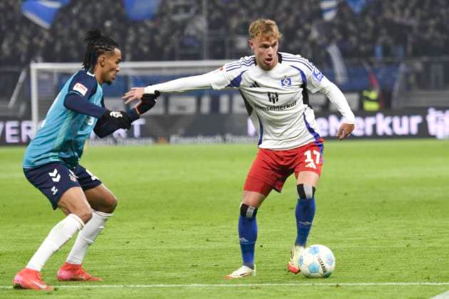 GER; 2. FBL,, Hamburger SV vs 1.FC Koeln 18.01.2025, Volksparkstadion, Hamburg, GER; 2. FBL, Hamburger SV vs 1.FC Koeln im Bild Adam Karabec (Hamburg 17) versucht sich gegen Damion Downs (Koeln 42) durchzusetzen