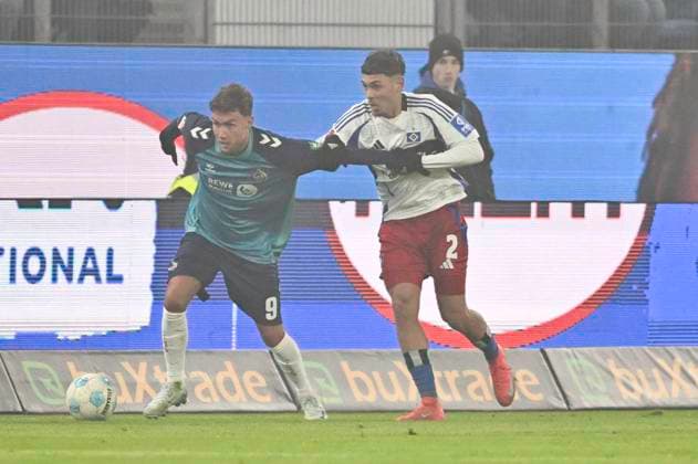 GER; 2. FBL,, Hamburger SV vs 1.FC Koeln 18.01.2025, Volksparkstadion, Hamburg, GER; 2. FBL, Hamburger SV vs 1.FC Koeln im Bild William Mikelbrencis (Hamburg 02) versucht sich gegen Gian-Luca Waldschmidt (Koeln 09) durchzusetzen