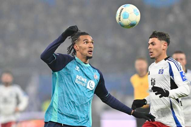 GER; 2. FBL,, Hamburger SV vs 1.FC Koeln 18.01.2025, Volksparkstadion, Hamburg, GER; 2. FBL, Hamburger SV vs 1.FC Koeln im Bild William Mikelbrencis (Hamburg 02) versucht sich gegen Damion Downs (Koeln 42) durchzusetzen