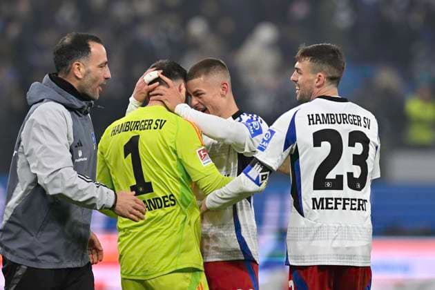 GER; 2. FBL,, Hamburger SV vs 1.FC Koeln 18.01.2025, Volksparkstadion, Hamburg, GER; 2. FBL, Hamburger SV vs 1.FC Koeln im Bild die Mannschaft des HSV jubelt ueber den Sieg