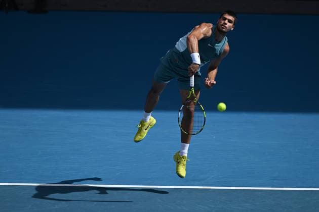 TENNIS AUSTRALIAN OPEN, Carlos Alcaraz of Spain serves during his round four match against Jack Draper of Great Britain during the 2025 Australian Open at Melbourne Park in Melbourne, Sunday, January 19, 2025. ( NO ARCHIVING, EDITORIAL USE ONLY, NO USE IN BOOKS WITHOUT CONSENT MELBOURNE VICTORIA AUSTRALIA  Copyright: xJAMESxROSSx 20250119154040553549