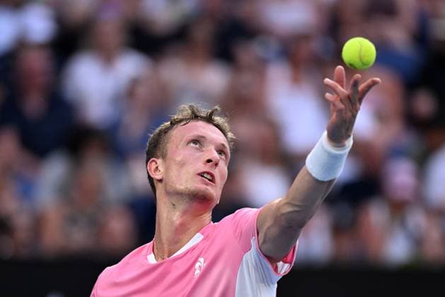 TENNIS AUSTRALIAN OPEN, Jiri Lehecka of the The Czech Republic serves during his round four match against Novak Djokovic of Serbia during the 2025 Australian Open at Melbourne Park in Melbourne, Sunday, January 19, 2025. ( NO ARCHIVING, EDITORIAL USE ONLY, NO USE IN BOOKS WITHOUT CONSENT MELBOURNE VICTORIA AUSTRALIA  Copyright: xJAMESxROSSx 20250119119263540494