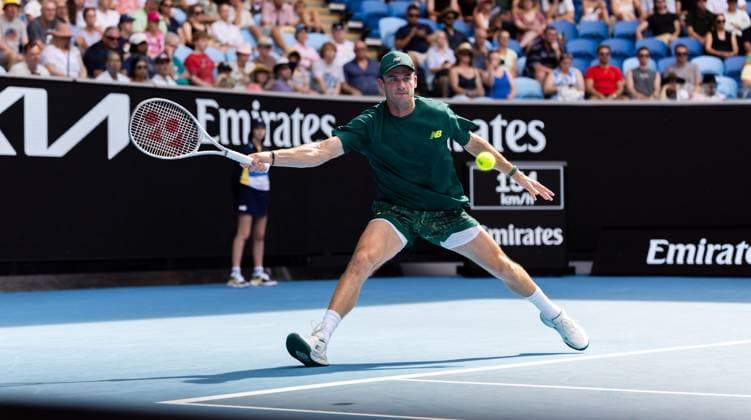 (250119) -- MELBOURNE, Jan. 19, 2025 -- Tommy Paul hits a return during the men s singles 4th round match between Tommy Paul of the United States and Alejandro Davidovich Fokina of Spain at Australian Open tennis tournament in Melbourne, Australia, Jan. 19, 2025. (Photo by Xinhua) (SP)AUSTRALIA-MELBOURNE-TENNIS-AUSTRALIAN OPEN-DAY 8 HuxJingchen 