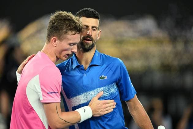 TENNIS AUSTRALIAN OPEN, Novak Djokovic of Serbia (right) celebrates winning his round four match against Jiri Lehecka of the The Czech Republic during the 2025 Australian Open at Melbourne Park in Melbourne, Sunday, January 19, 2025. ( NO ARCHIVING, EDITORIAL USE ONLY, NO USE IN BOOKS WITHOUT CONSENT MELBOURNE VICTORIA AUSTRALIA  Copyright: xLUKASxCOCHx 20250119131029494200