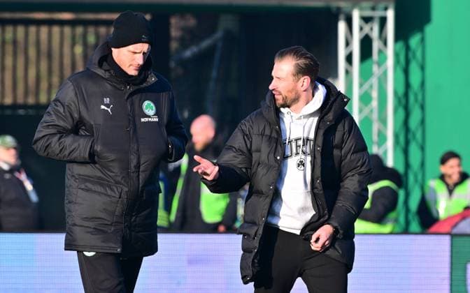 18.01.2025 - Fussball - Saison 2024 2025 - 2. Fussball - Bundesliga - 18. Spieltag: SC Preußen Preussen Münster SCP - SpVgg Greuther Fürth ( Kleeblatt ) - Sportfoto Zink MeZi - xmexzix - DFL regulations prohibit any use of photographs as image sequences and or quasi-video - only for editorial use - Benedikt Röcker ( Teammanagement SpVgg Greuther Fürth ) Jan Siewert ( Trainer SpVgg Greuther Fürth, rechts ) nach Spielende