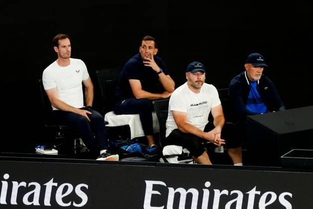 January 19, 2025: MELBOURNE, AUSTRALIA - JANUARY 19: Andy Murray and coaches watch Novak Djokovic of Serbia play Jiri Lehecka of Czech Republic on day eight of the 2025 Australian Open at Melbourne Park on January 19, 2025 in Melbourne, Australia. - ZUMAp121 20250119_zsp_p121_105 Copyright: xChrisxPutnamx