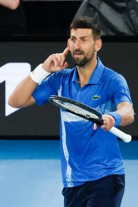 January 19, 2025: MELBOURNE, AUSTRALIA - JANUARY 19: Novak Djokovic.of Serbia salutes the crowd after a point whilst playing Jiri Lehecka of Czech Republic on day eight of the 2025 Australian Open at Melbourne Park on January 19, 2025 in Melb - ZUMAp121 20250119_zsp_p121_107 Copyright: xChrisxPutnamx