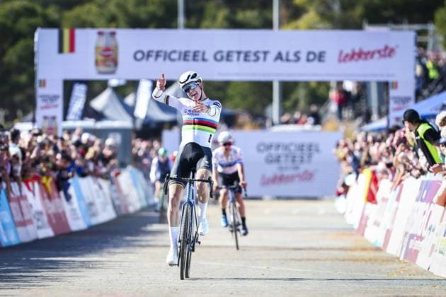 Dutch Tibor Del Grosso celebrates as he crosses the finish line to win the men s U23 race at the cyclocross cycling event in Benidorm, Spain, Sunday 19 January 2025, stage 12 14 in the UCI World Cup competition. DAVIDxPINTENS  x110713955x