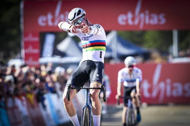 Dutch Tibor Del Grosso celebrates as he crosses the finish line to win the men s U23 race at the cyclocross cycling event in Benidorm, Spain, Sunday 19 January 2025, stage 12 14 in the UCI World Cup competition. DAVIDxPINTENS  x110713970x