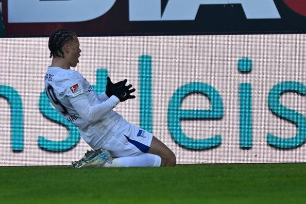 Paderborn, Home Deluxe Arena, 19.01.25, GER, Herren, 2.Bundesliga, Saison 2024-2025, SC Paderborn 07 - Hertha BSC Berlin Bild: Derry SCHERHANT (Hertha BSC) jubelt nach seinem Tor zum 0:1 Only for editorial use! DFL regulations prohibit any use of photographs as image sequences and or quasi-video. NRW Deutschland