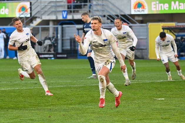 Paderborn, Home Deluxe Arena, 19.01.25, GER, Herren, 2.Bundesliga, Saison 2024-2025, SC Paderborn 07 - Hertha BSC Berlin Bild: Michael CUISANCE (Hertha BSC) jubelt nach seinem Tor zum 0:2 Only for editorial use! DFL regulations prohibit any use of photographs as image sequences and or quasi-video. NRW Deutschland