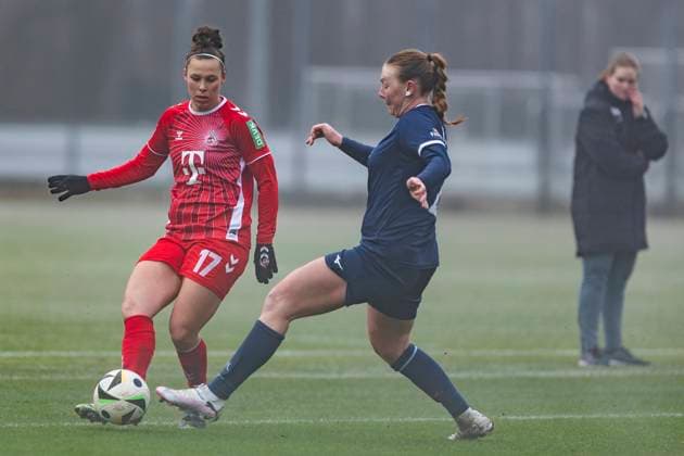 Testspiel Frauen: 1. FC Köln - VfL Bochum, 19.01.2025 Nicole Billa (1. FC Köln, 17), Antonia Haase (VfL Bochum, 2). Testspiel Frauen, 1. FC Köln - VfL Bochum, am 19.01.2025, Geißbockheim, Köln Copyright: xBEAUTIFULxSPORTS Meuselx
