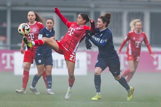 Testspiel Frauen: 1. FC Köln - VfL Bochum, 19.01.2025 Laura Feiersinger (1. FC Köln, 27), Janine Angrick (VfL Bochum, 6). Testspiel Frauen, 1. FC Köln - VfL Bochum, am 19.01.2025, Geißbockheim, Köln Copyright: xBEAUTIFULxSPORTS Meuselx