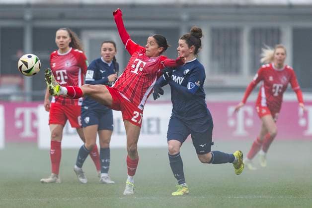 Testspiel Frauen: 1. FC Köln - VfL Bochum, 19.01.2025 Laura Feiersinger (1. FC Köln, 27), Janine Angrick (VfL Bochum, 6). Testspiel Frauen, 1. FC Köln - VfL Bochum, am 19.01.2025, Geißbockheim, Köln Copyright: xBEAUTIFULxSPORTS Meuselx