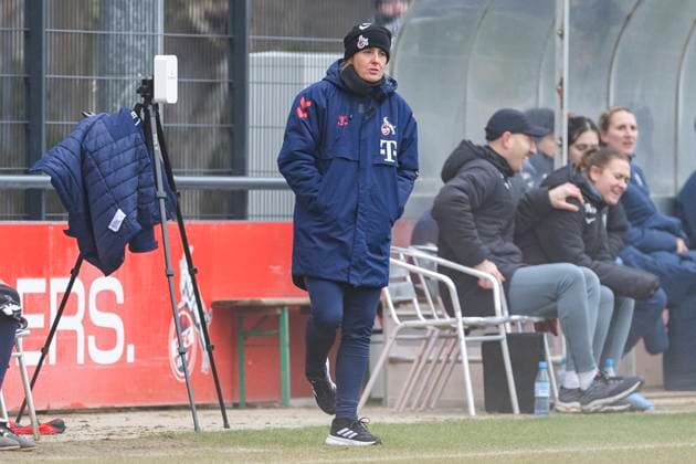 Testspiel Frauen: 1. FC Köln - VfL Bochum, 19.01.2025 Brittal Carlson (1. FC Köln, Cheftrainerin). Testspiel Frauen, 1. FC Köln - VfL Bochum, am 19.01.2025, Geißbockheim, Köln Copyright: xBEAUTIFULxSPORTS Meuselx