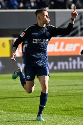 Paderborn, Home Deluxe Arena, 19.01.25, GER, Herren, 2.Bundesliga, Saison 2024-2025, SC Paderborn 07 - Hertha BSC Berlin Bild: Filip BILBIJA (Paderborn) jubelt nach seinem Tor zum 1:0. VAR erkennt den Treffer aufgrund Abseitsposition nicht an Only for editorial use! DFL regulations prohibit any use of photographs as image sequences and or quasi-video. NRW Deutschland