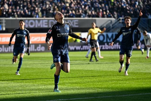 Paderborn, Home Deluxe Arena, 19.01.25, GER, Herren, 2.Bundesliga, Saison 2024-2025, SC Paderborn 07 - Hertha BSC Berlin Bild: Filip BILBIJA (Paderborn) jubelt nach seinem Tor zum 1:0. VAR erkennt den Treffer aufgrund Abseitsposition nicht an Only for editorial use! DFL regulations prohibit any use of photographs as image sequences and or quasi-video. NRW Deutschland