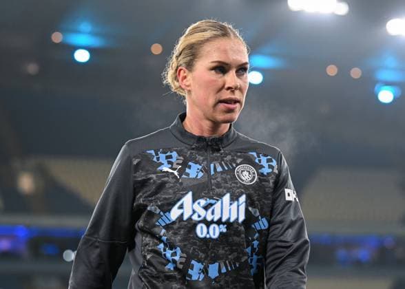 Manchester, England, 19th January 2025. Rebecca Knaak of Manchester City Women warms up ahead of the FA Women s Super League match at the Etihad Stadium, Manchester. Picture credit should read: Cody Froggatt Sportimage EDITORIAL USE ONLY. No use with unauthorised audio, video, data, fixture lists, club league logos or live services. Online in-match use limited to 120 images, no video emulation. No use in betting, games or single club league player publications. SPI-3609_062_MANCHESTER_CITY_WOMEN_V_MANCHESTER_UTD_WOMEN SPI-3609-0062