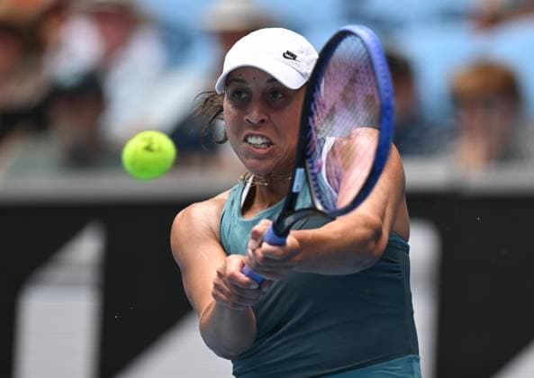 TENNIS AUSTRALIAN OPEN, Madison Keys of USA returns during her round 4 match against Elna Rybakina of Kazakhstan during the 2025 Australian Open at Melbourne Park in Melbourne, Monday, January 20, 2025. ( NO ARCHIVING, EDITORIAL USE ONLY, NO USE IN BOOKS WITHOUT CONSENT MELBOURNE VICTORIA AUSTRALIA  Copyright: xLUKASxCOCHx 20250120133056263595