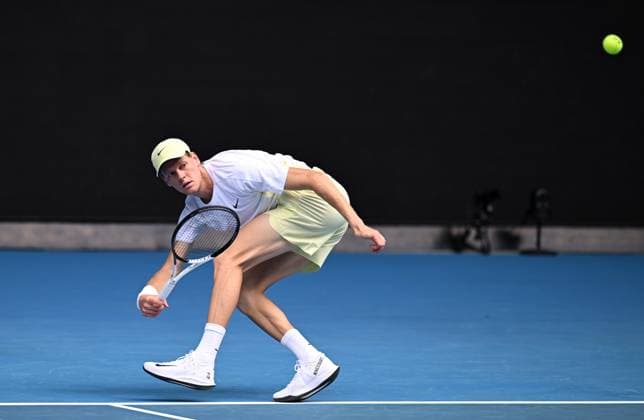 TENNIS AUSTRALIAN OPEN, Jannik Sinner of Italy returns during his round 4 match against Holger Rune of Denmark during the 2025 Australian Open at Melbourne Park in Melbourne, Monday, January 20, 2025. ( NO ARCHIVING, EDITORIAL USE ONLY, NO USE IN BOOKS WITHOUT CONSENT MELBOURNE VICTORIA AUSTRALIA  Copyright: xJAMESxROSSx 20250120129333740664
