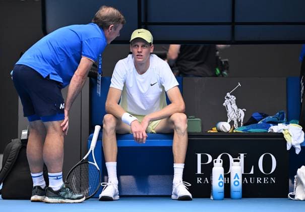 TENNIS AUSTRALIAN OPEN, Jannik Sinner of Italy is seen during a medical time out during his round 4 match against Holger Rune of Denmark during the 2025 Australian Open at Melbourne Park in Melbourne, Monday, January 20, 2025. ( NO ARCHIVING, EDITORIAL USE ONLY, NO USE IN BOOKS WITHOUT CONSENT MELBOURNE VICTORIA AUSTRALIA  Copyright: xJAMESxROSSx 20250120149612548719