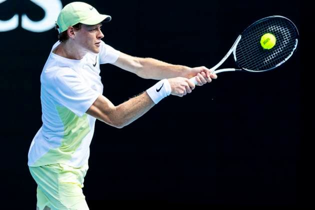 MELBOURNE, VIC - JANUARY 20: Jannik Sinner of Italy in action during Round 4 of the 2025 Australian Open on January 20 2025, at Melbourne Park in Melbourne, Australia. (Photo by Jason Heidrich Icon Sportswire) TENNIS: JAN 20 Australian Open EDITORIAL USE ONLY Icon250120092