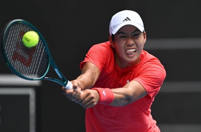 TENNIS AUSTRALIAN OPEN, Learner Tien of USA returns during his round 4 match against Lorenzo Sonego of Italy during the 2025 Australian Open at Melbourne Park in Melbourne, Monday, January 20, 2025. ( NO ARCHIVING, EDITORIAL USE ONLY, NO USE IN BOOKS WITHOUT CONSENT MELBOURNE VICTORIA AUSTRALIA  Copyright: xLUKASxCOCHx 20250120167284967781