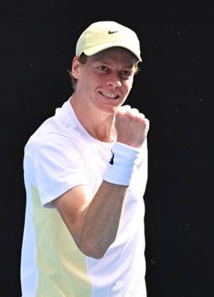Sport Bilder des Tages TENNIS AUSTRALIAN OPEN, Jannik Sinner of Italy celebrates after winning his round 4 match against Holger Rune of Denmark during the 2025 Australian Open at Melbourne Park in Melbourne, Monday, January 20, 2025. ( NO ARCHIVING, EDITORIAL USE ONLY, NO USE IN BOOKS WITHOUT CONSENT MELBOURNE VICTORIA AUSTRALIA  Copyright: xJAMESxROSSx 20250120189276402080