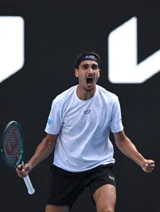TENNIS AUSTRALIAN OPEN, Lorenzo Sonego of Italy celebrates after winning his round 4 match against Learner Tien of USA during the 2025 Australian Open at Melbourne Park in Melbourne, Monday, January 20, 2025. ( NO ARCHIVING, EDITORIAL USE ONLY, NO USE IN BOOKS WITHOUT CONSENT MELBOURNE VICTORIA AUSTRALIA  Copyright: xLUKASxCOCHx 20250120131545409613