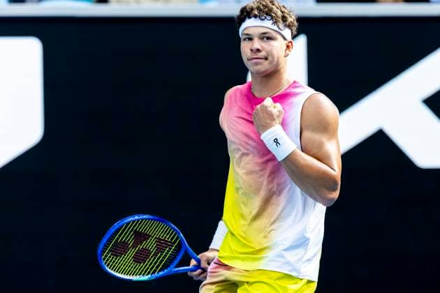 MELBOURNE, VIC - JANUARY 20: Ben Shelton of the United States of America in action during Round 4 of the 2025 Australian Open on January 20 2025, at Melbourne Park in Melbourne, Australia. (Photo by Jason Heidrich Icon Sportswire) TENNIS: JAN 20 Australian Open EDITORIAL USE ONLY Icon250120180