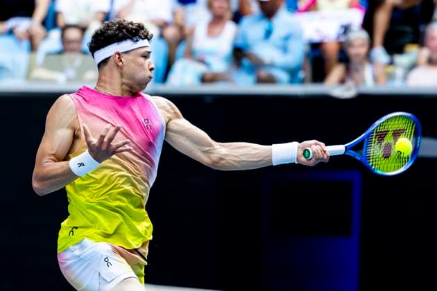 MELBOURNE, VIC - JANUARY 20: Ben Shelton of the United States of America in action during Round 4 of the 2025 Australian Open on January 20 2025, at Melbourne Park in Melbourne, Australia. (Photo by Jason Heidrich Icon Sportswire) TENNIS: JAN 20 Australian Open EDITORIAL USE ONLY Icon250120184